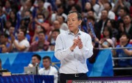 落后10分许利民派出单外援阵容！郭艾伦调侃：许指导生气了 急了
